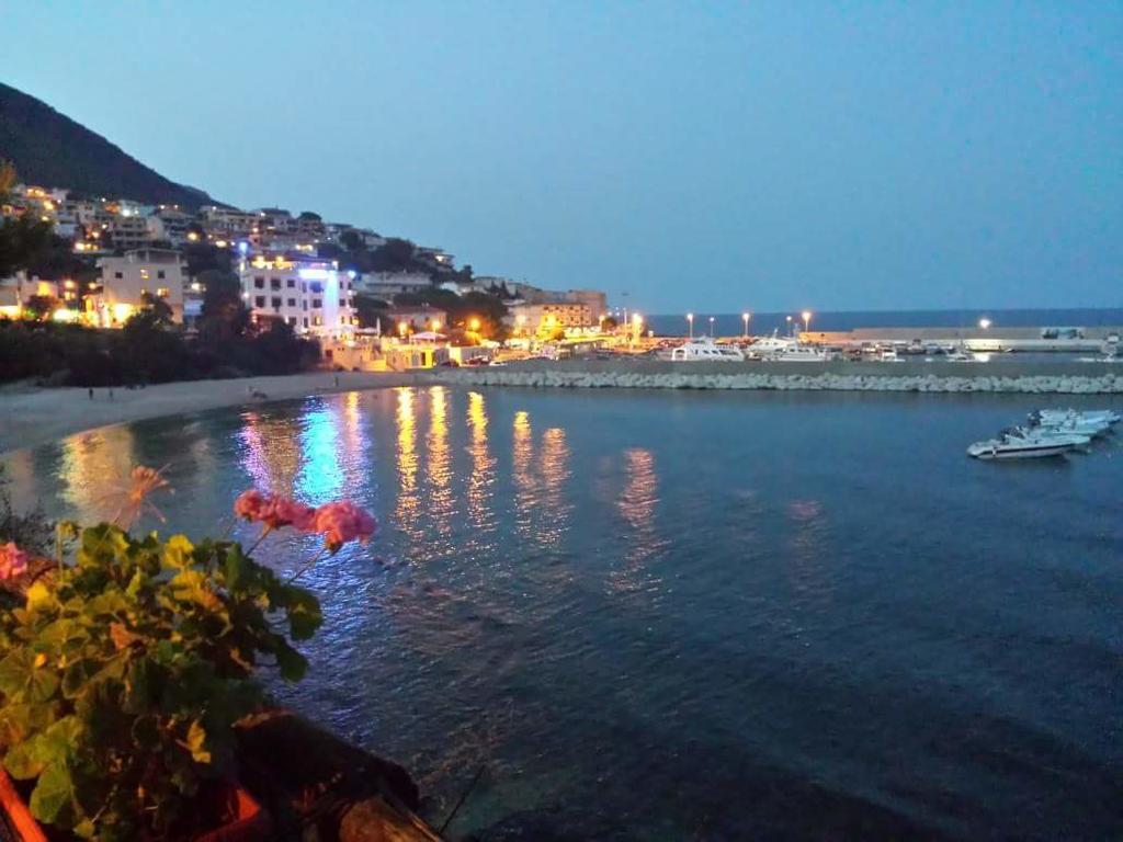 Appartamenti Le Conchiglie E Le Stelle Marine Cala Gonone Exteriör bild